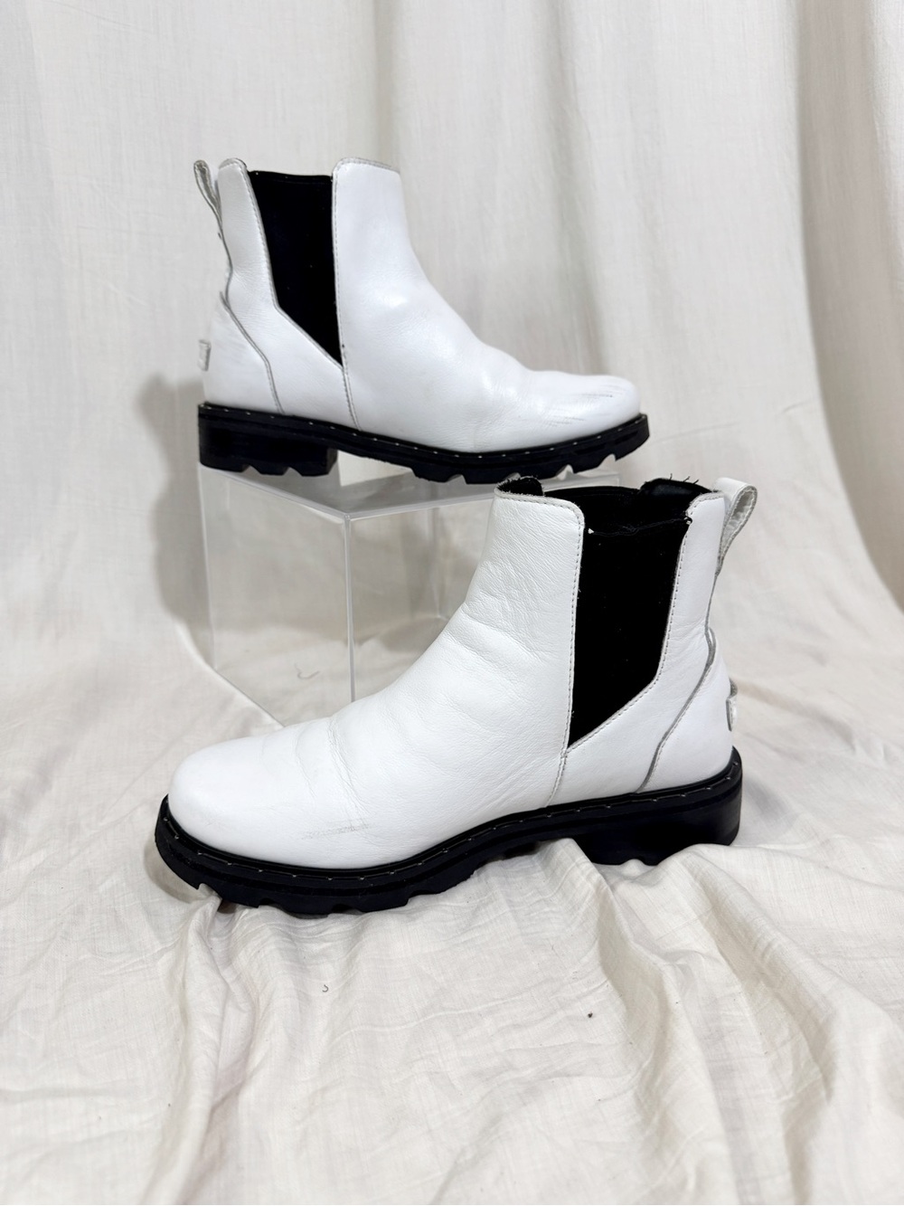 Sorel Lennox Chelsea White Leather Lug Boots Size 9.5